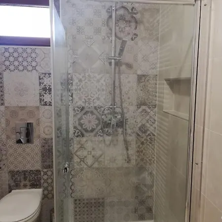 Johann Apartman شقة *